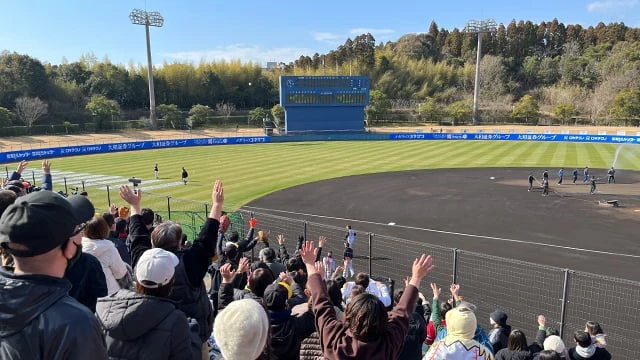 サインボール投げ込み