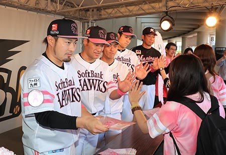 ピンクリボン運動」を森投手らが呼びかけ | 福岡ソフトバンク