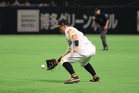 3選手がゴールデングラブ賞!甲斐選手は5年連続 | 福岡 3選手がゴールデングラブ賞!甲斐選手は5年連続 | 福岡