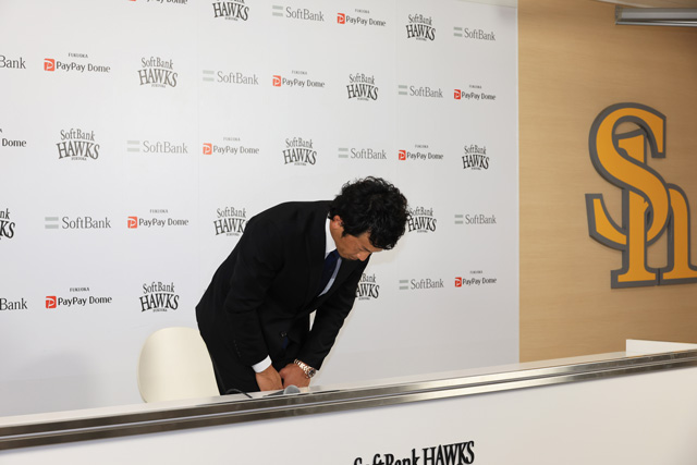 松田選手が会見「まだまだ野球が大好き、体も元気」今季限り退団