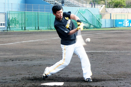 松田選手、ランチ特打に特守に熱くハッスル！ | 福岡