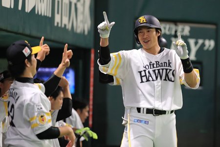 柳田選手がパ・リーグMVP「想いが叶った」 | 福岡ソフトバンク