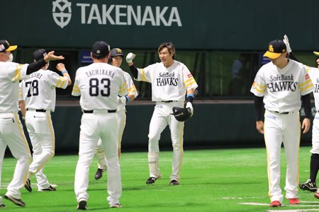 柳田選手がパ・リーグMVP「想いが叶った」 | 福岡ソフトバンク