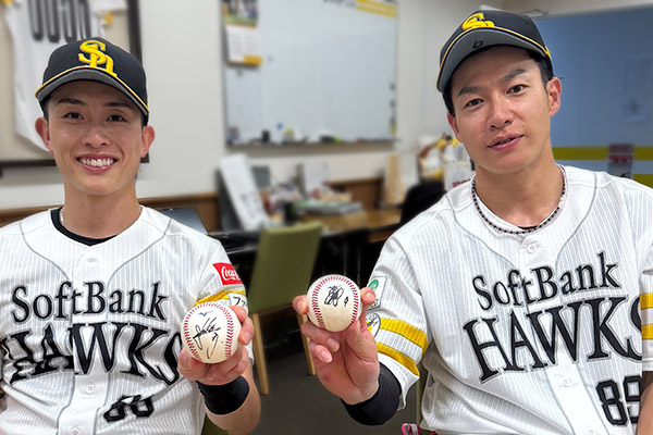 ヒーロー直筆サインボールが当たる!