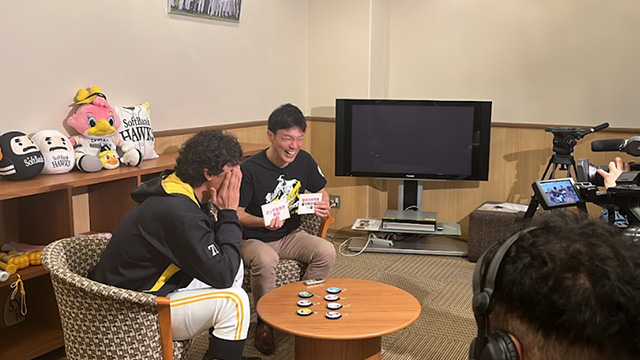 テレQコラボ！待望の斉藤和巳コーチグッズ登場！ | 福岡