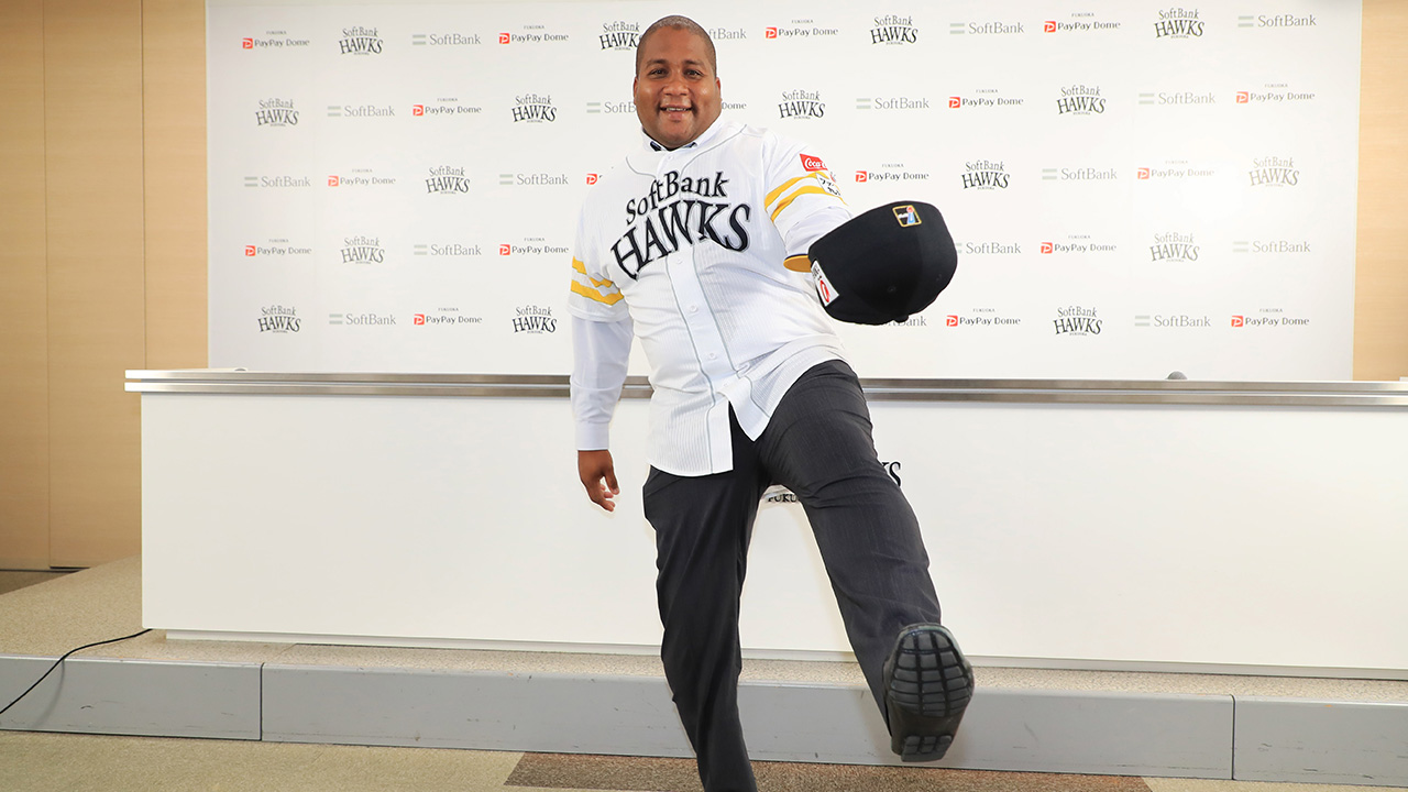 デスパイネ選手が入団会見「早くチームに貢献したい」 | 福岡