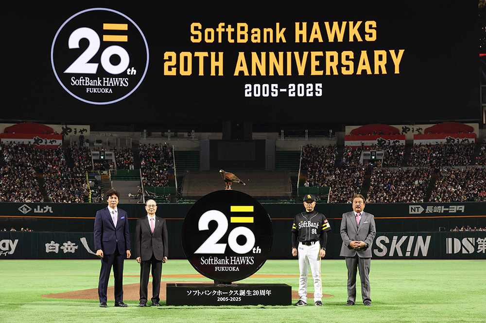 ソフトバンクホークス誕生20周年の幕開け!セレモニーに歴代監督 ソフトバンクホークス誕生20周年の幕開け!セレモニーに歴代監督