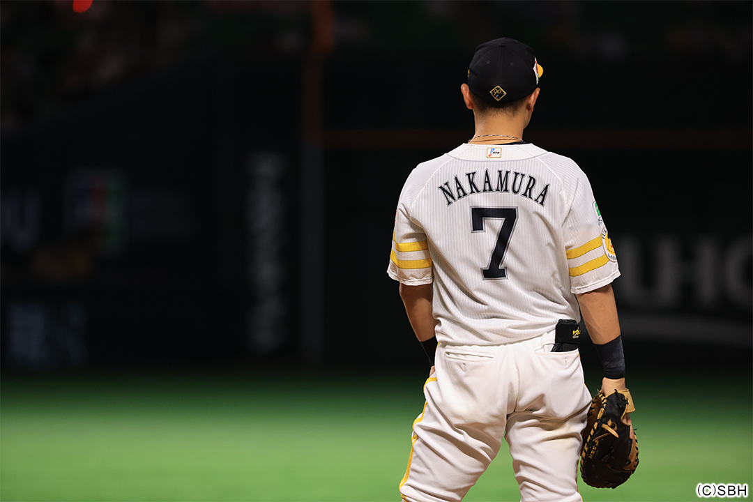 ソフトバンクホークス中村晃選手のフットガード なぞる